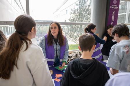 Imaxe Puntos violetas e obradoiros formativos nos institutos e colexios polo 25-N