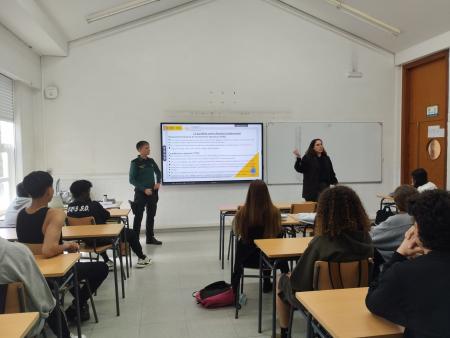 Imaxe Garda Civil e Concello forman e sensibilizan o alumnado do Neira Vilas...