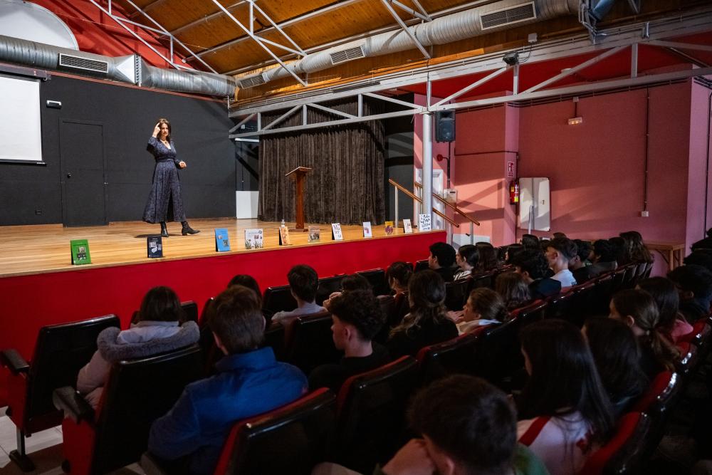 Imagen O Concello fomenta a poesía entre o alumnado dos centros de ensino con actividades impartidas por Yolanda Castaño