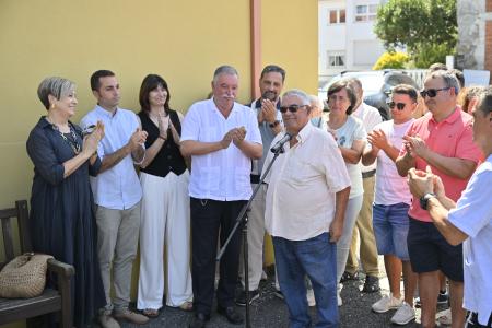 Imaxe Numerosos veciños e veciñas participan no acto de recoñecemento a Manuel...