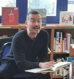 Imaxe Hora do conto con Ramiro Neira en RIALEDA o 23 de abril (a partir de 5...