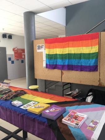 Imaxe O Concello instala Puntos Arco Iris nos institutos para concienciar...