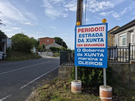 Imaxe Continúa a campaña de denuncia de abandono das estradas da Xunta en Oleiros