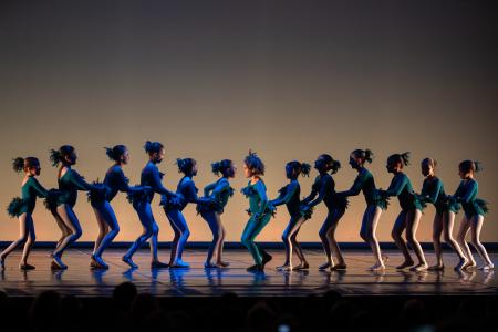 Imaxe A Escola Municipal de Danza conquista o Teatro Colón con "Un paseo...