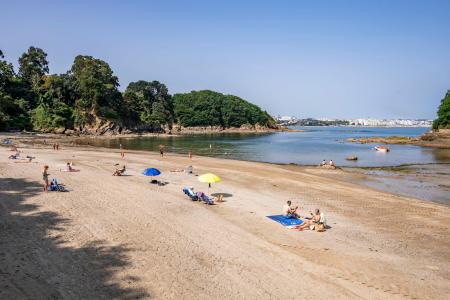 Imaxe As análises confirman que o porto e a praia de Santa Cruz é apta para o...