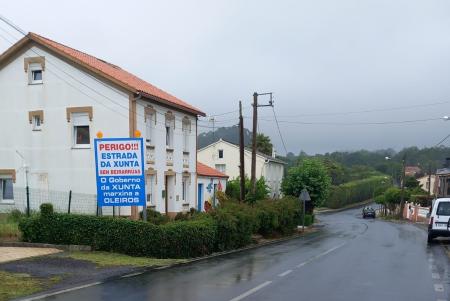 Imaxe A Xunta tamén nega beirarrúas aos veciños entre Mera e Lorbé
