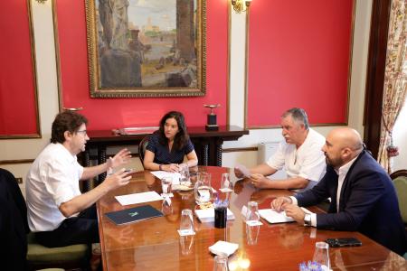 Imaxe O alcalde de Oleiros participa na reunión para abordar a creación da...