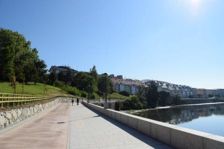 Imaxe O alcalde visita as obras de finalización do paseo da ría xunto co...