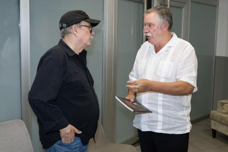 Imaxe O alcalde de Oleiros mantén un encontro con Silvio Rodríguez tras o...
