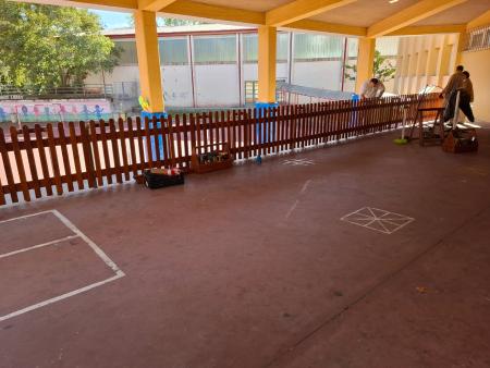 Imaxe O Concello actúa no colexio de Santa Cruz a petición da ANPA, mentres a...