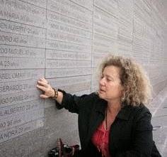 Imagen A escritora Nora Strejilevich presenta na Biblioteca Central Rialeda o seu libro: 'Una sola muerte numerosa'