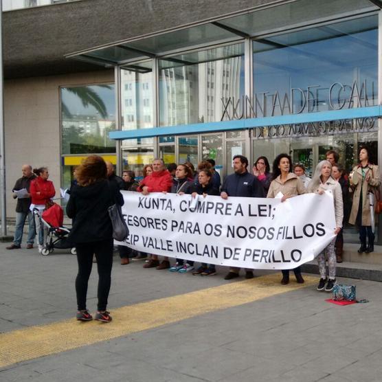 Imagen O goberno municipal apoia as protestas dos pais e das nais do Colexio Valle Inclán