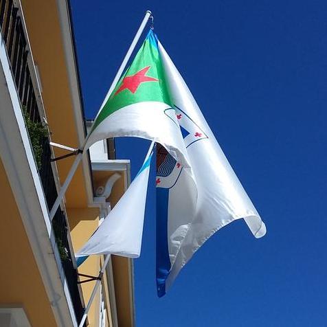 Imagen A bandeira oficial de Oleiros ondea na Casa do Concello