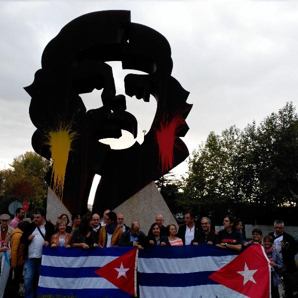 Imagen As asociacións 'Porto com Cuba', 'Francisco Villamil' e o Concello de Oleiros réndenlle homenaxe ao Che