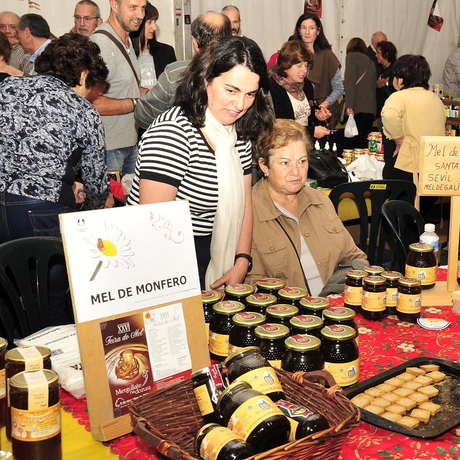 Imagen A Feira do Mel consolídase coa participación de miles de veciños, veciñas e visitantes
