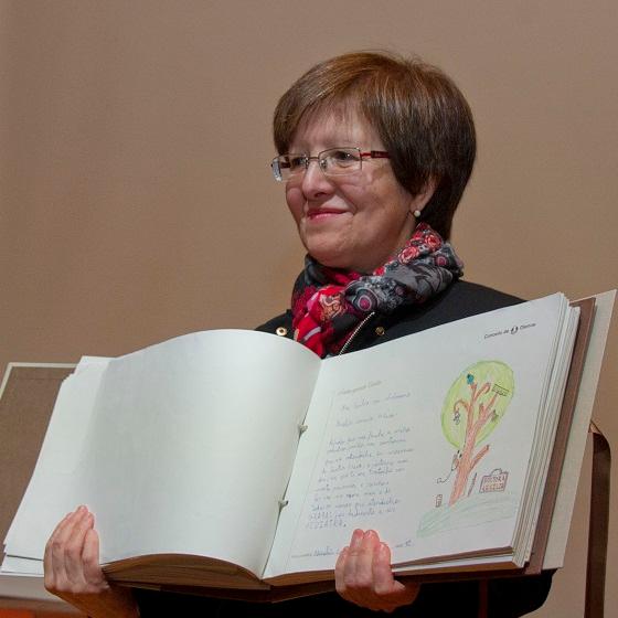 Imagen O pobo de Oleiros recoñece o traballo e a calidade humana de Cecilia Vecillas cunha homenaxe multitudinaria