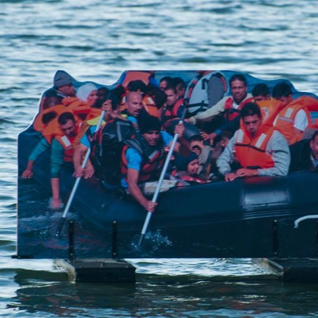 Imagen Unha foto escultura denuncia a situación inhumana á que os gobernos occidentais condenan ás persoas refuxiadas