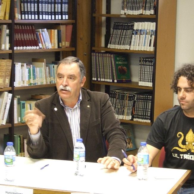 Imagen O alcalde repasa a traxectoria política do grupo de goberno nunha charla-coloquio na Rúa de Valdeorras