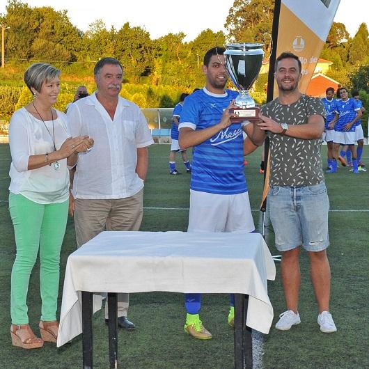 Imagen O Marino proclámase campión do XLVI Trofeo Concello de Oleiros de fútbol