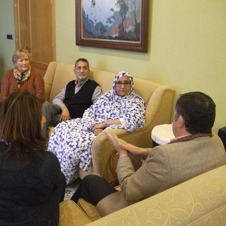 Imagen A ministra de Cultura saharauí agradece a solidariedade do Concello de Oleiros co seu pobo