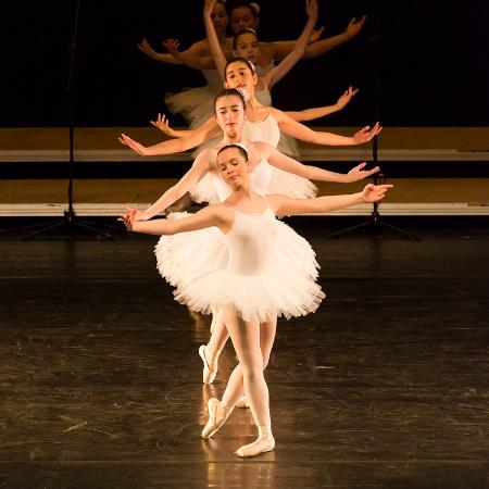 Image Actuacións da Escola de Danza en decembro de 2025 no auditorio GGM (Mera).