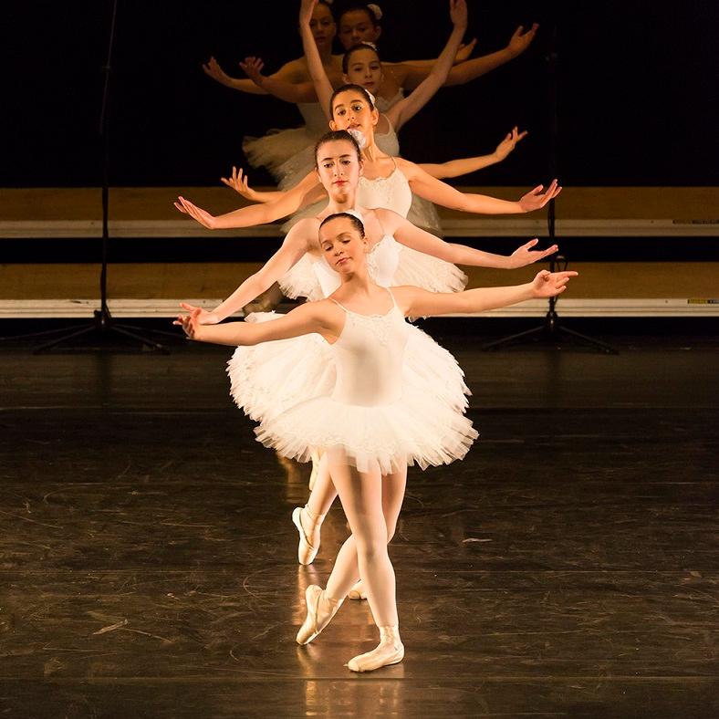 Imagen Actuacións da Escola de Danza en decembro de 2025 no auditorio GGM (Mera).