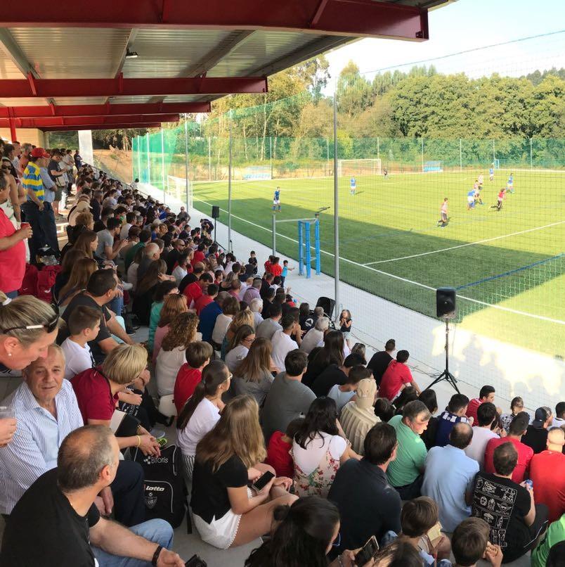 Imagen Inaugúrase o novo campo de fútbol municipal de Iñás