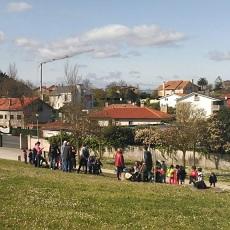 Imagen As nenas e nenos do Luis Seoane plantan árbores en Canide