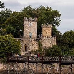 Imagen O Castelo de Santa Cruz ilumínase o sábado pola noite de morado polo Día Internacional contra a Violencia de Xénero