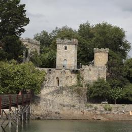 Imagen O Castelo de Santa Cruz ilumínase de verde polo Día Mundial da ELA