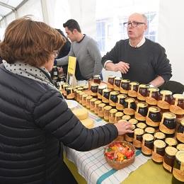 Imagen O domingo terá lugar a Feira do Mel nas proximidades do Mercado Municipal de Perillo