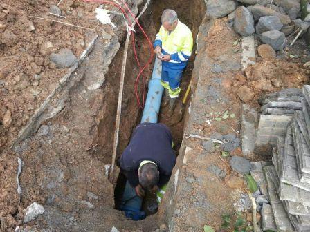 Imagen Rotura tubaxe de abastecemento auga traida, en Santa Cristina.