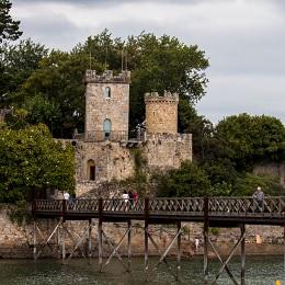 Imagen O Castelo ilumínase mañá de vermello en apoio ao sector cultural