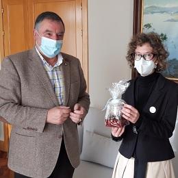 Imagen A mestra Alicia Tojeiro é recibida polo alcalde