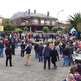 Image Decenas de persoas reclaman a apertura da hostalería en Oleiros