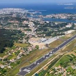 Imagen O pleno demanda a paralización da ampliación do aeroporto de Alvedro e da pegada sonora