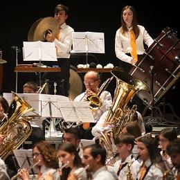 Image O concerto da Banda da Escola Municipal de Música trasládase á pista...