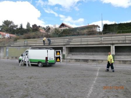 Image Instalación de unha malla anti - caidas, en campo  de futbol municipal,Icaria - Montrove.