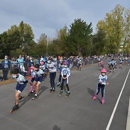 Imagen Decenas de persoas participan na inauguración da pista de patinaxe de velocidade de Bastiagueiro