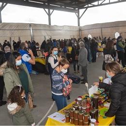 Imagen A Feira do Mel celébrase este domingo na polideportiva da II República, en Perillo