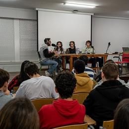 Image Os mozos da Mociradio levan a radio en directo ao IES María Casares,...