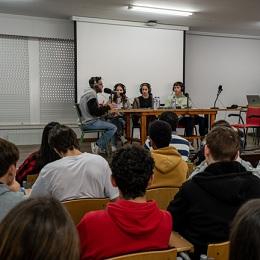 Imagen Os mozos da Mociradio levan a radio en directo ao IES María Casares, polo centenario da actriz