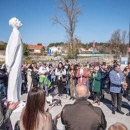 Imagen Inaugurada a escultura homenaxe ao Profesorado